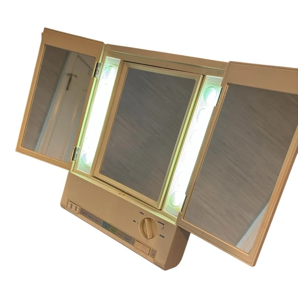 Vintage Clairol True-To-Light VIII Lighted Tri Fold Makeup Vanity Mirror Works